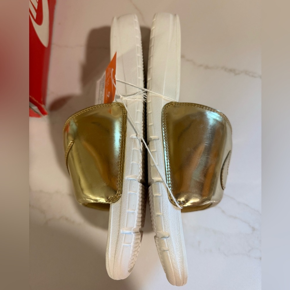 NIKE BENASSI SOLARSOFT MENS 9 METALLIC GOLD SLIDES 696116-770 - Picture 3 of 9